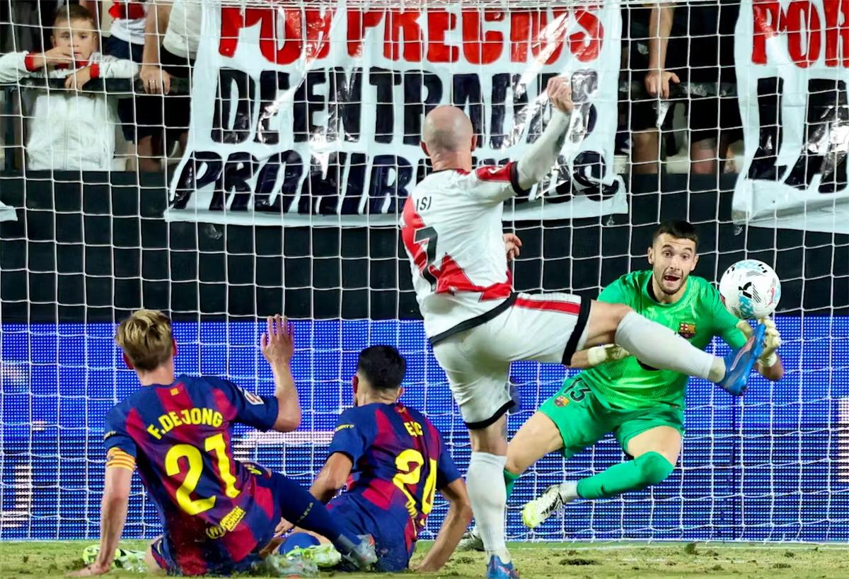 لاعب فاليكانو غاضبًا بعد التعادل مع برشلونة: يمكنني قول ألف شيء مشين تجاه ما حدث 