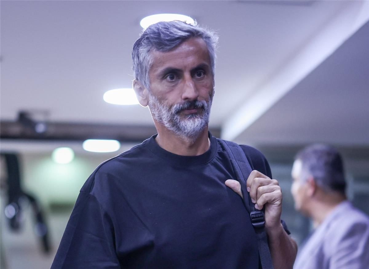 كواليس الساعات الأخيرة قبل رحيل ريبيرو عن الأهلي.. حملات هجوم وعرضان في جنوب إفريقيا