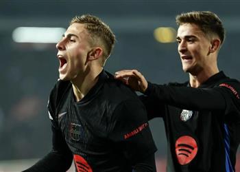 علاقة سامة بين فيرمين لوبيز وجافي في برشلونة وفليك ينتظر المنقذ