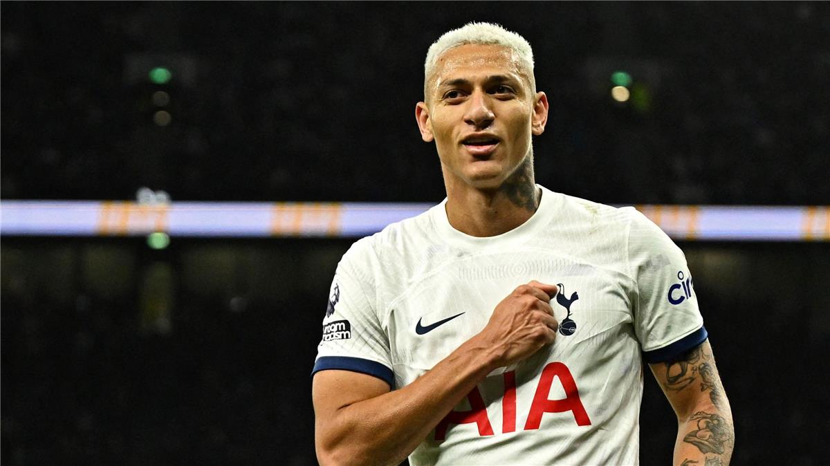 اخبار نيوز : فيديو | بسبب لاعب ليفربول.. ريتشارليسون يتهم الدوري الإنجليزي بالسرقة
