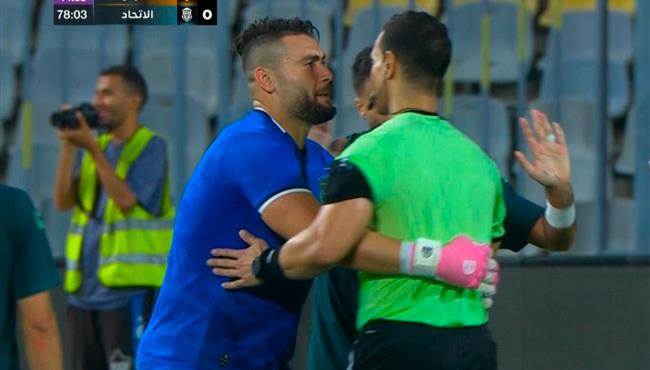 هدف فاركو الملغي امام الاتحاد السكندري ولقطه طريفه من اللاعبين مع الحكم