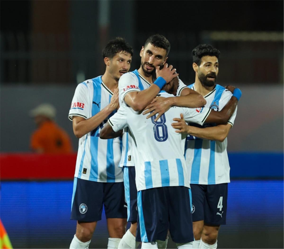 صورة | فيفا يسلم بيراميدز شهادة المشاركة في كأس إنتركونتيننتال