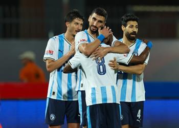 صورة فيفا يسلم بيراميدز شهادة المشاركة في كأس إنتركونتيننتال