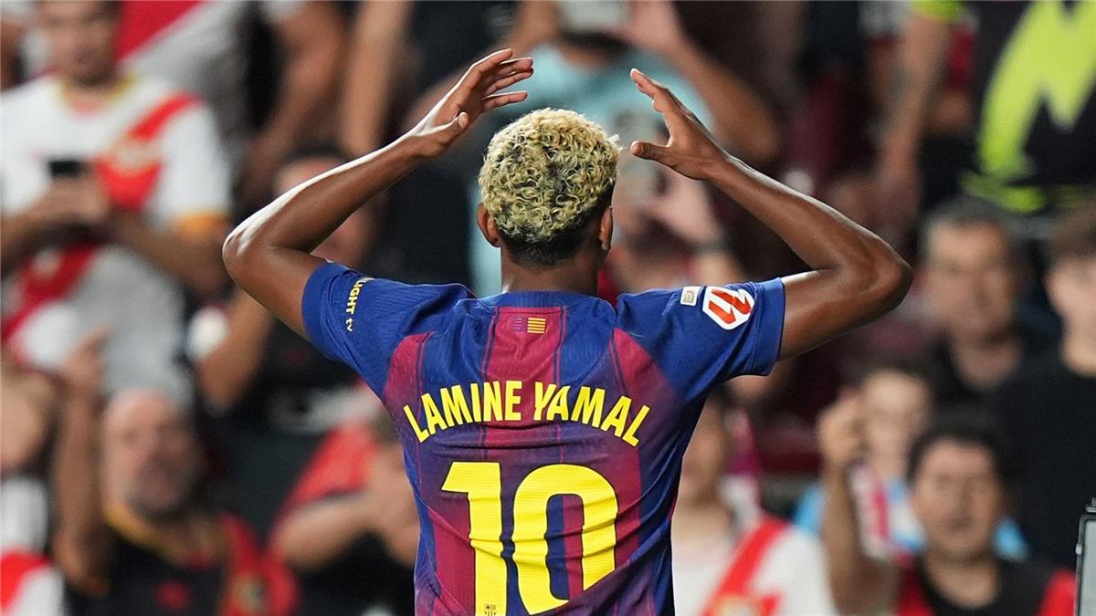 اخبار نيوز : لاعب برشلونة السابق: لامين يامال موهبة استثنائية ويستحق الفوز بـ الكرة الذهبية