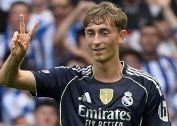 خبير تحكيمي يوضح مدى صحة طرد هويسن في مباراة ريال مدريد وريال سوسيداد