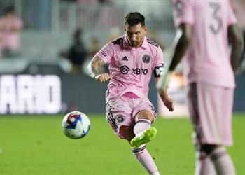 برايثوايت ميسي لم يستحق الرحيل عن برشلونة بهذه الطريقة