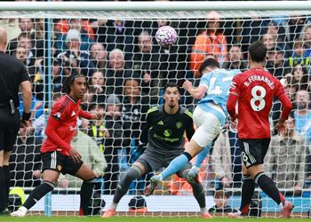 فيديو فودين يسجل هدف مانشستر سيتي الأول أمام مانشستر يونايتد