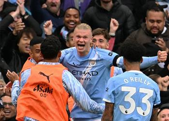 متفوق ا على روني هالاند يحطم رقم ا قياسي ا جديد ا بهدفيه في ديربي مانشستر