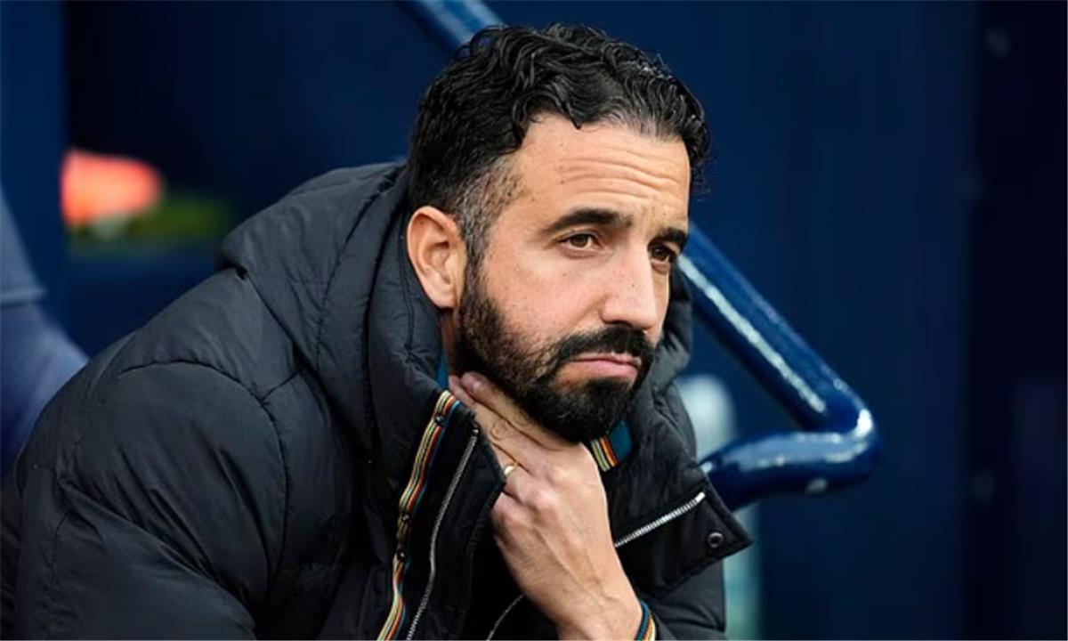 اخبار نيوز : مانشستر يونايتد يحسم موقفه من إقالة أموريم بعد ثلاثية السيتي