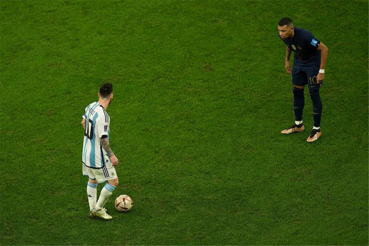اخبار نيوز : قائد مارسيليا متجاهلًا مبابي: طالما ميسي يلعب فهو الأفضل في العالم