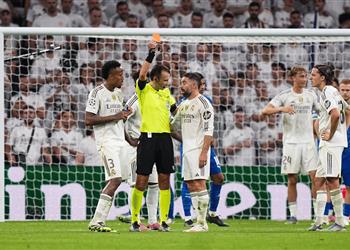 مدة غياب كارفاخال عن ريال مدريد بعد طرده أمام مارسيليا وموقفه من مباراة ليفربول