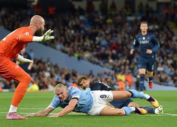 فيديو طرد لاعب نابولي أمام مانشستر سيتي في دوري أبطال أوروبا