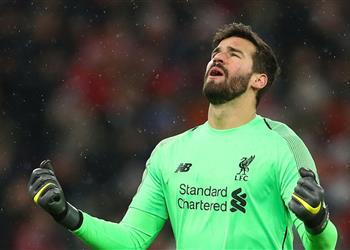 حارس برازيلي يهدد أليسون بيكر في حراسة مرمى ليفربول