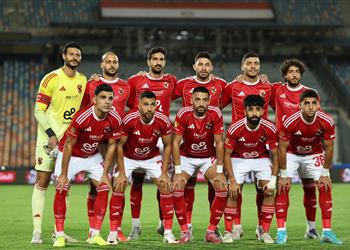 لاعب الأهلي يغادر مباراة سيراميكا كليوباترا مصاب ا