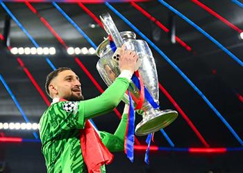 دوناروما جوارديولا أحد أعظم المدربين في التاريخ وأعدكم بمزيد من البطولات