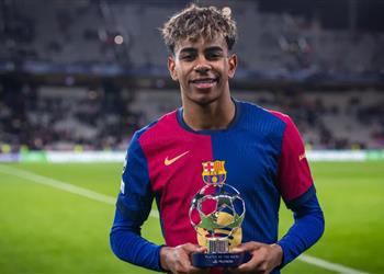 لامين يامال من يقول إنه لا يريد الفوز بالكرة الذهبية كاذب