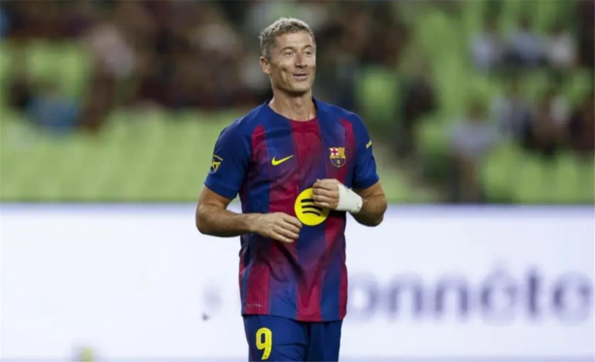 اخبار نيوز : ليفاندوفسكي يرفض لوم فليك بشأن مشاركته بديلاً مع برشلونة: دعونا لا نخدع أنفسنا