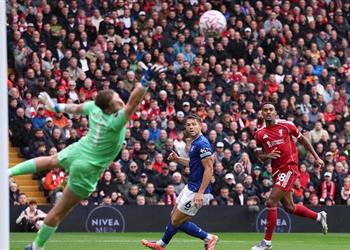 بالفيديو صناعة محمد صلاح قطار ليفربول يعبر إيفرتون بثنائية في الدوري الإنجليزي