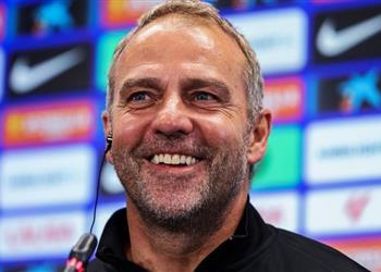 فليك يوضح مصير مدافع برشلونة من المشاركة أمام خيتافي وإمكانية فوز لامين يامال بـ الكرة الذهبية