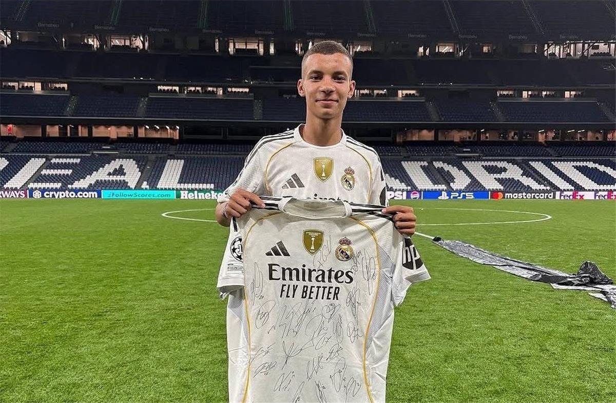 فيديو | من هو عبد الرحيم الذي وقف الجميع للتصفيق له في البرنابيو قبل مباراة ريال مدريد وإسبانيول؟