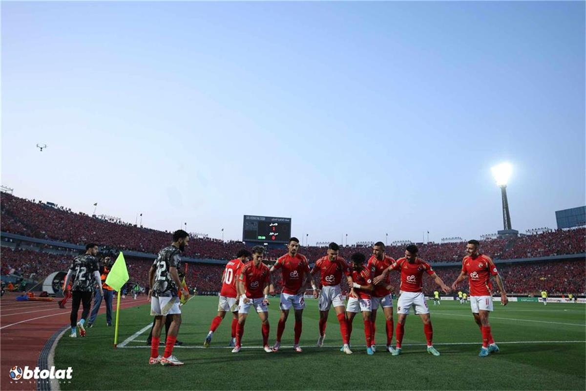 قلق في الأهلي قبل القمة أمام الزمالك.. إصابات بالجُملة ومواقف غير محسومة