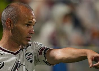 إنيستا يحدد اللاعب الأحق بالفوز بجائزة الكرة الذهبية 2025