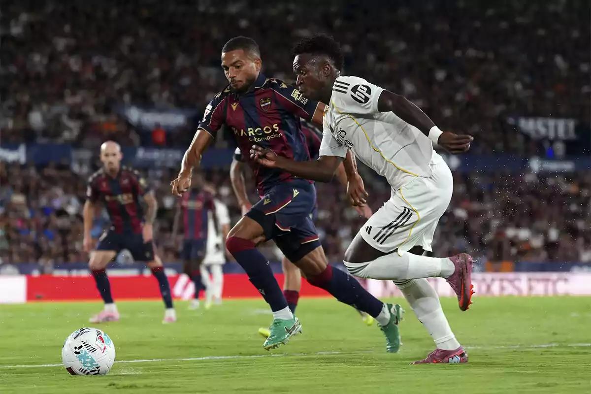 فيديو | في 10 دقائق.. فينيسيوس وماستانتونو يسجلان هدفين لـ ريال مدريد أمام ليفانتي