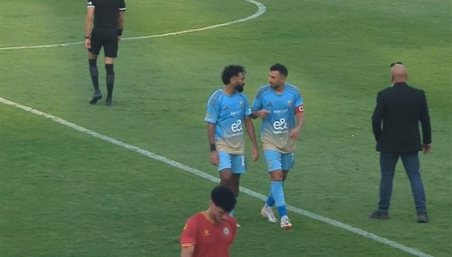 جماهير الاهلي توجه رسائل لمحمد الشناوي واللاعبين بين شوطي مباراة حرس الحدود