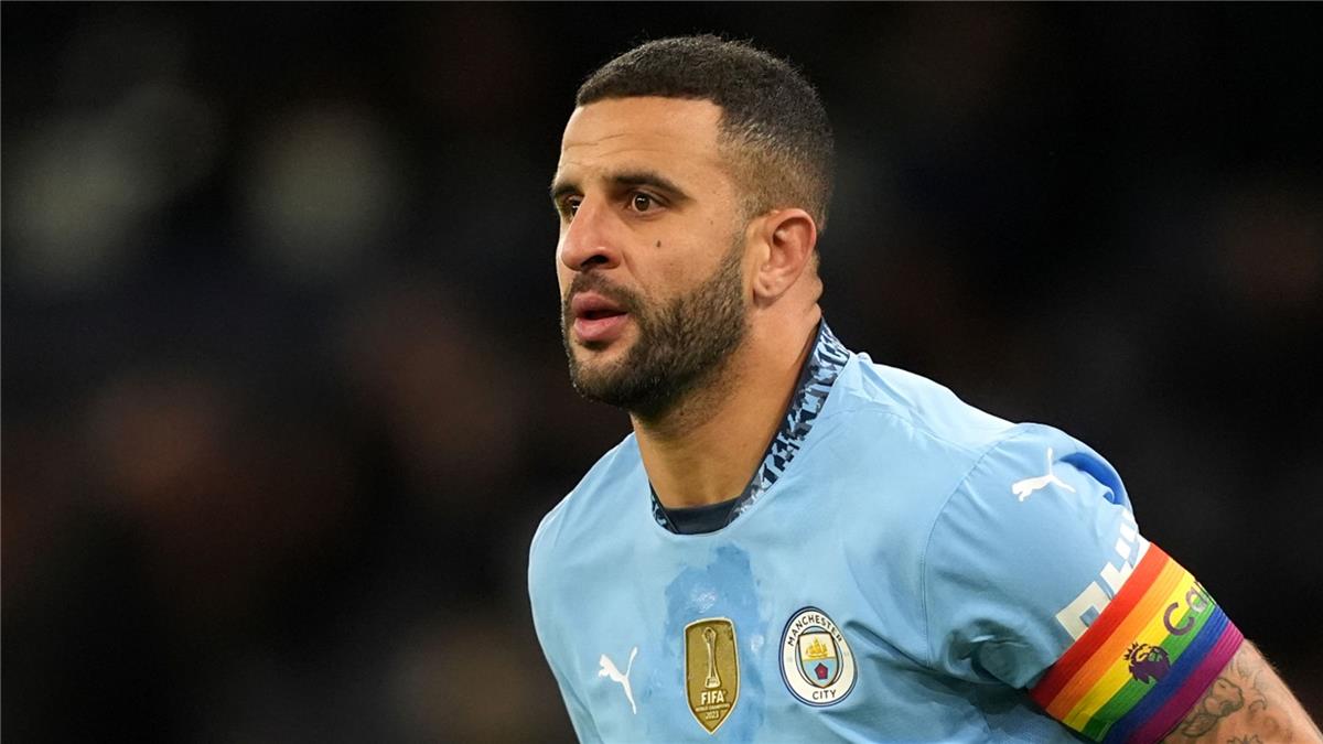جوارديولا مشيدًا بمدافع مانشستر سيتي: يذكرني بـ ووكر كثيرًا