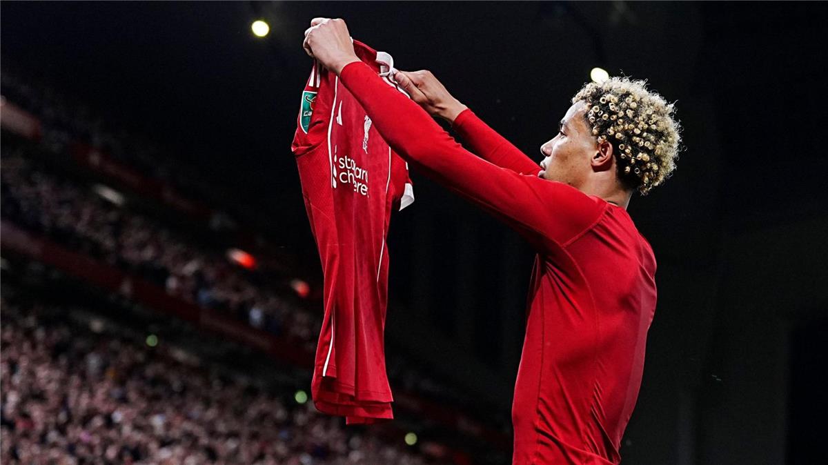 إيكتيكي يدعم لاعب ليفربول بعد مباراة ساوثهامبتون