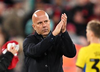 تقارير أرني سلوت قد يتخذ قرار ا مفاجئ ا تجاه مهاجم ليفربول