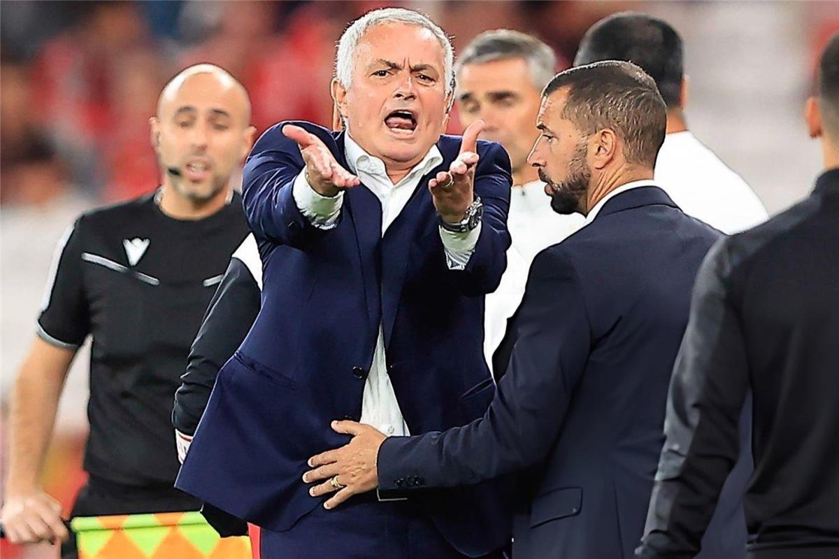 مورينيو ينتقد حكام الدوري البرتغالي: عليهم الدفاع عن كرة القدم