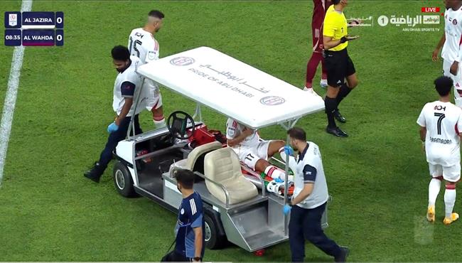 اصابة  محمد النني في مباراة الجزيرة والوحدة بالدوري الاماراتي