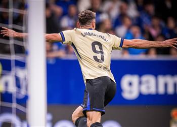 فيديو ليفاندوفسكي يسجل هدف برشلونة الثاني أمام ريال أوفييدو