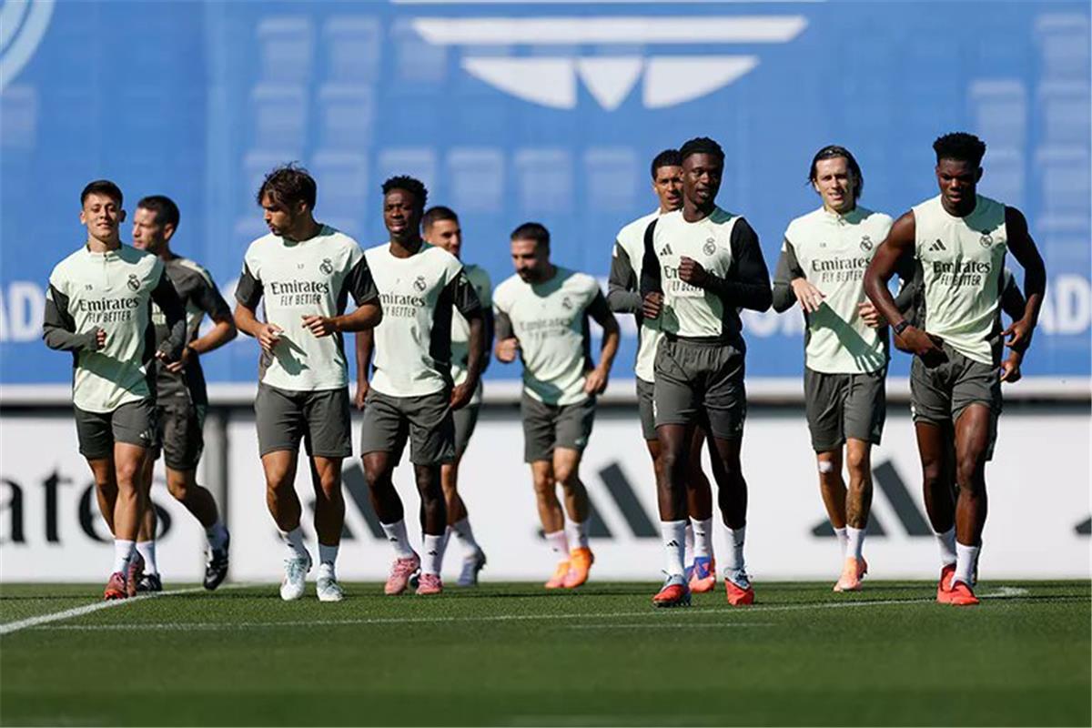 ألونسو يعلن قائمة ريال مدريد لمباراة أتلتيكو مدريد في الدوري الإسباني