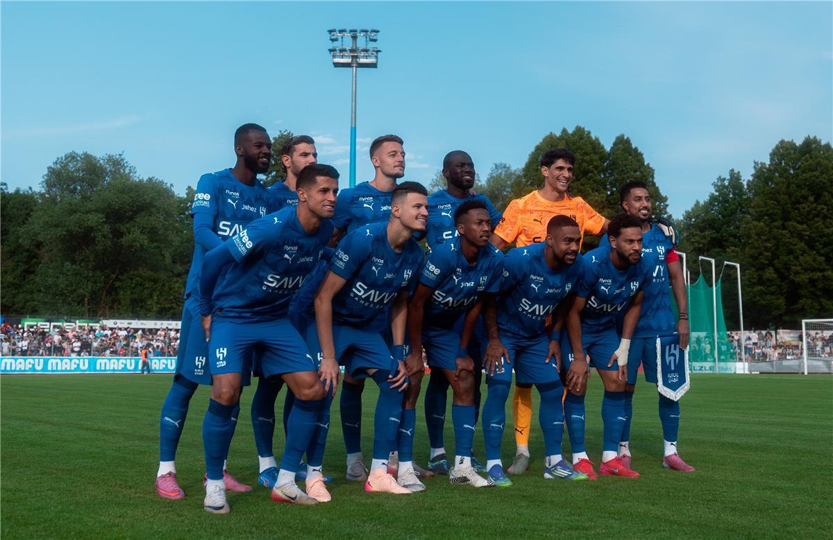 الهلال السعودي يُعلن سبب غياب سالم الدوسري وزميله عن التدريبات