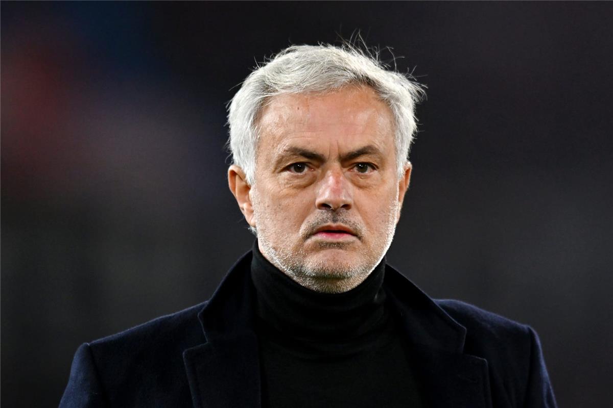مورينيو يتواصل مع نجم ريال مدريد السابق لضمه إلى بنفيكا