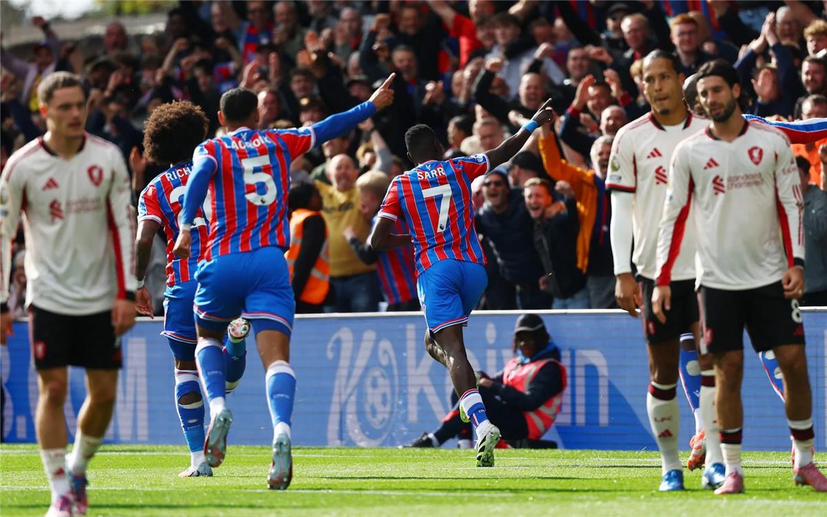 سبب توقف مباراة ليفربول وكريستال بالاس في الدوري الإنجليزي
