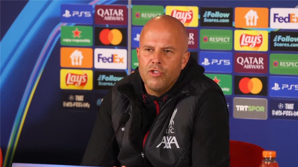 سلوت يعلن إصابة لاعب ليفربول قبل مباراة جالطة سراي.. ويصرّح: سأخبر الفريق بشيء ما
