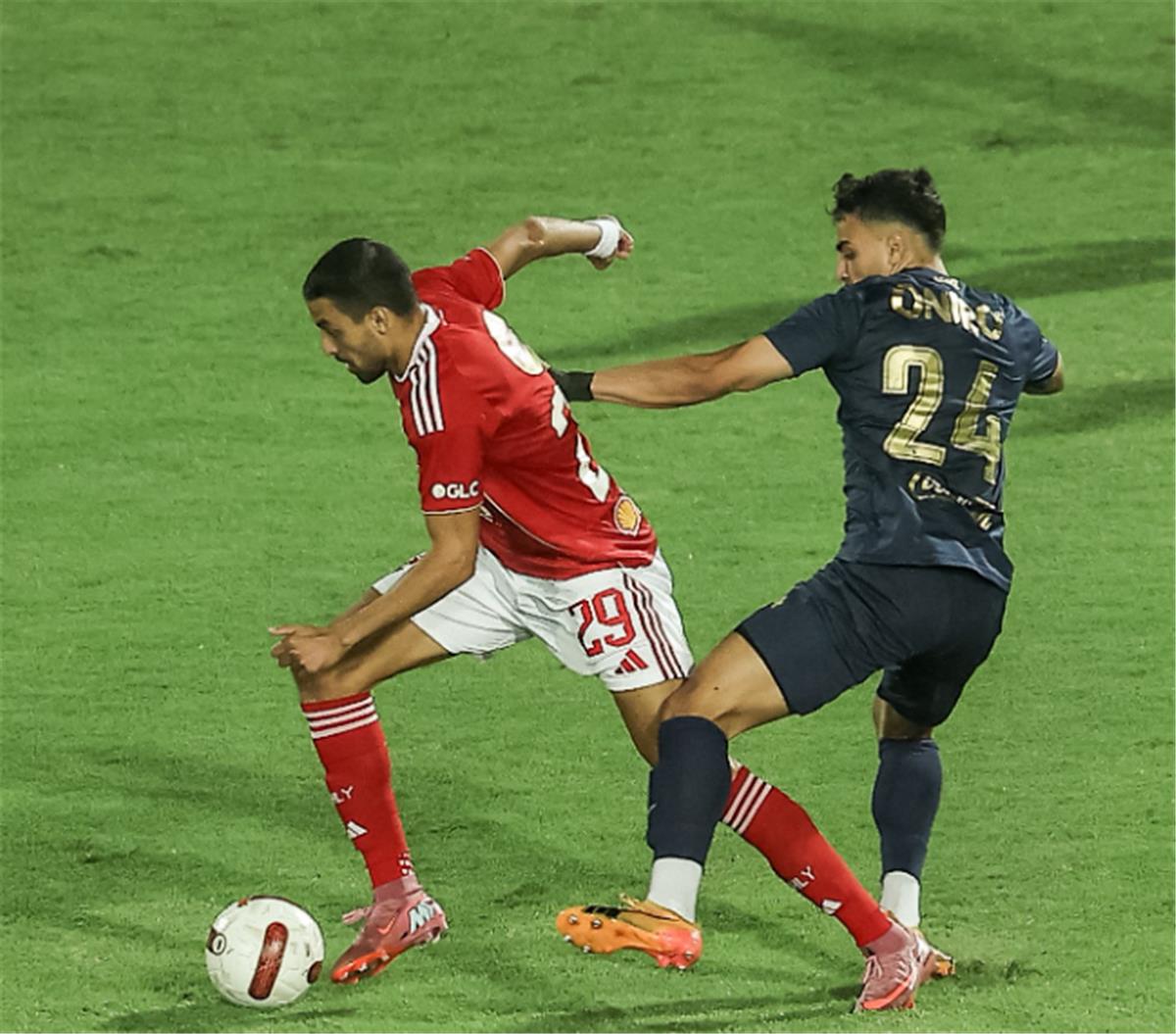 أشرف قاسم: لاعب الزمالك باع نفسه أمام الأهلي.. ومستقبل حسين الشحات سيتغير