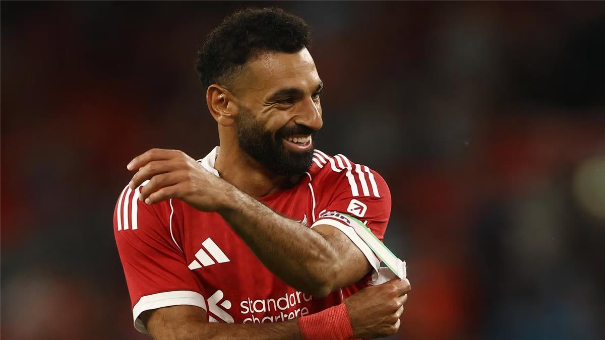 شبكة موطني : سلوت يوضح سبب جلوس محمد صلاح على دكة بدلاء ليفربول أمام جالطة سراي