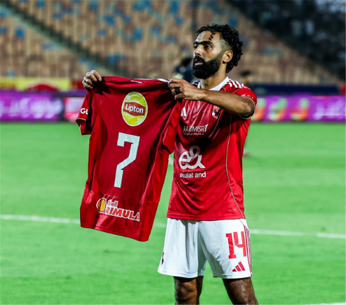 عين الحسود فيها عود.. شوبير يثير قلق جمهور الأهلي حول حسين الشحات