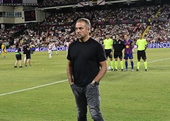 ليس انتقاد سبب تصريح هانز فليك بشأن أنانية لاعبي برشلونة