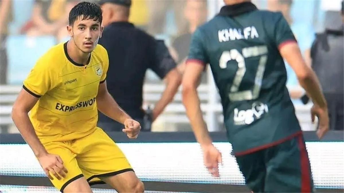 اخبار نيوز : خاص | بسبب الأهلي والزمالك.. والد ريان رحيمي يرفض السفر لمصر