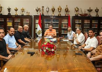 تفاصيل اجتماع الخطيب مع جهاز الأهلي المؤقت