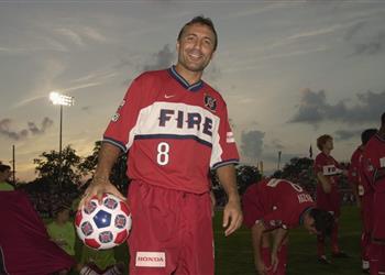 ستويشكوف يكشف حظوظ لامين يامال للفوز بجائزة الكرة الذهبية