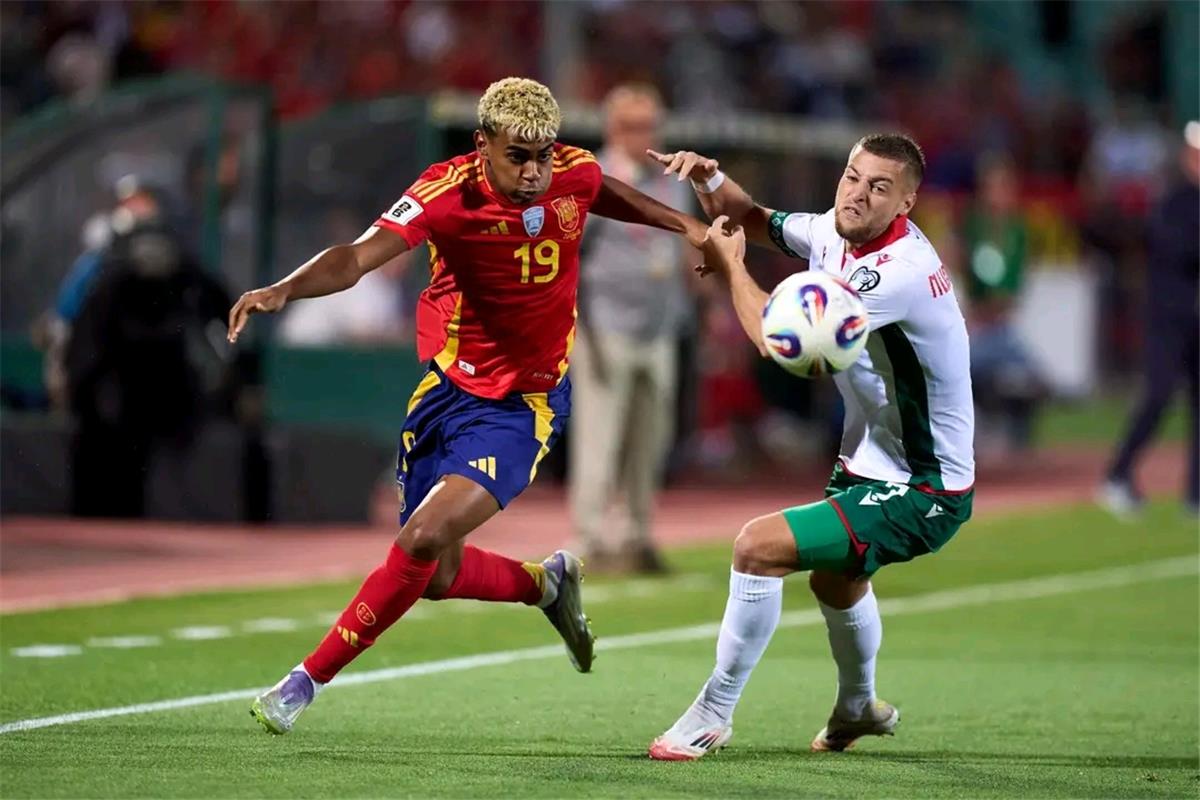 حقيقة إصابة لامين يامال وموقفه من المشاركة أمام تركيا في تصفيات كأس العالم 2026