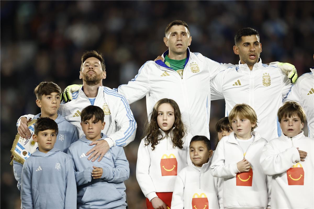 اخبار نيوز : بعد ميسي.. لاعب آخر يضع حداً لمسيرته مع المنتخب في الأرجنتين