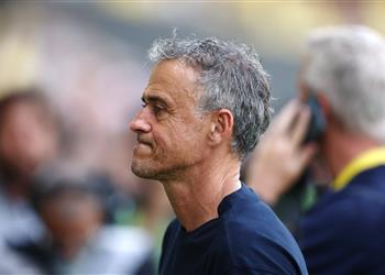 لويس إنريكي يتعرض لحادث ويخضع لعملية جراحية خلال ساعات