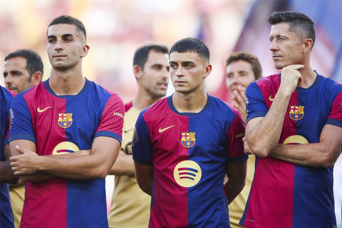 اخبار نيوز : برشلونة يتخذ قرارًا صادمًا بشأن مصير ليفاندوفسكي بعد نهاية عقده